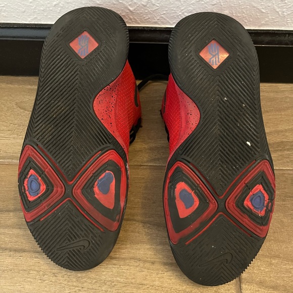 Nike Kyrie 3 GS 'Candy Apple. Size 7Y' - Picture 7 of 7